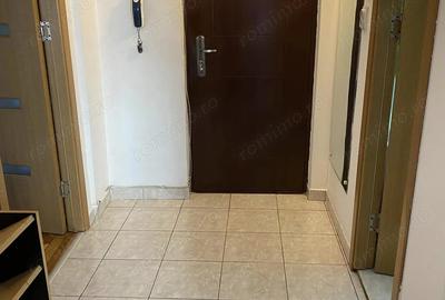 Inchiriez garsoniera cu contract ANAF, decomandata, situata in Drumul Sarii in bloc mixt de 4 etaje - 9