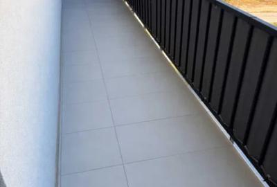 Apartament cu 3 camere decomandat în Tractorul - 4