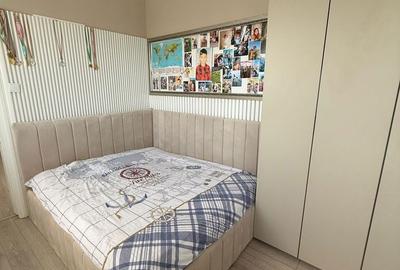 Apartament cu 4 camere decomandat în CET - 14