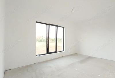 Casa noua spa?ioasa cu teren mare Casa noua spa?ioasa cu teren mare - 2