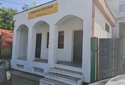 Spațiu comercial, de 40 mp, în Central - 3