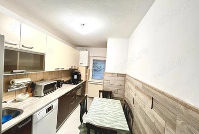 Proprietar inchiriez apartament cu 4 camere, 2 bai, decomandat, situat in Strand pe str. Barsei, la - 8