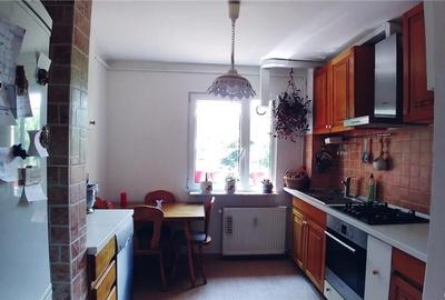 Apartament cu 3 camere semidecomandat în Berceni - 10