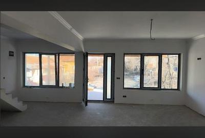 Casă cu 4 camere în Central - 2
