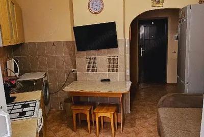 Garsonieră decomandată în Central - 2