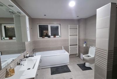Casă cu 4 camere decomandat în Central - 6