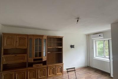 Apartament cu 3 camere decomandat, mobilat în Virtuții