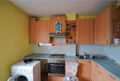 Apartament cu 3 camere decomandat în Rogerius