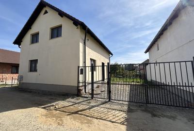 Casă individuală cu 4 camere cu Canalizare în Cristian - 2