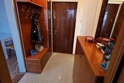 Apartament cu 2 camere decomandat în Bucur Obor