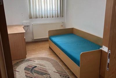 Apartament cu 3 camere decomandat în Lazaret - 4