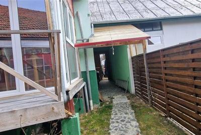 Casă individuală cu 7 camere cu Canalizare în Brebu Nou - 16