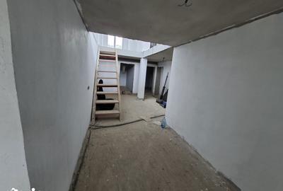 Casă cu 10 camere cu Teren 2736 Mp în Vest - 8