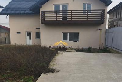 Casă cu 5 camere cu Teren 450 Mp în Central - 1