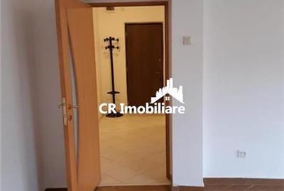 Apartament cu 3 camere decomandat în Decebal - 2