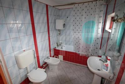 Casă cu 3 camere cu Teren 1783 Mp în Central - 2