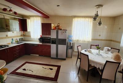 Casă individuală cu 4 camere cu Canalizare în CET - 9