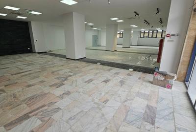 Spațiu comercial, de 370 mp, în Central - 7