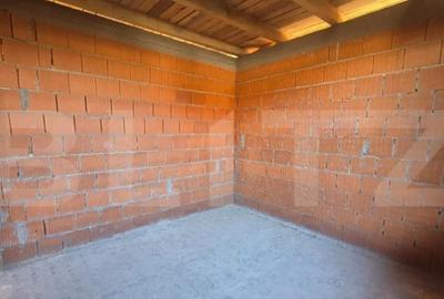 Casă cu 4 camere cu Teren 715 Mp în Mărtinești - 1