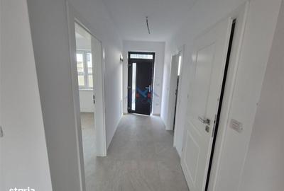 Casă cu 4 camere în Cetate