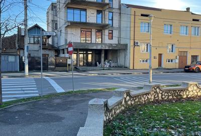 OPORTUNITATE. Clădire S+P+3 cu functiuni mixte și poziție avantajoasă. - 2