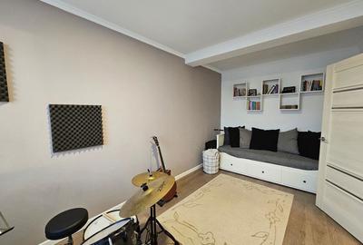 Casă cu 4 camere cu Teren 400 Mp în Central