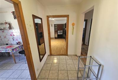 Apartament cu 3 camere decomandat, mobilat în Micro II - 18