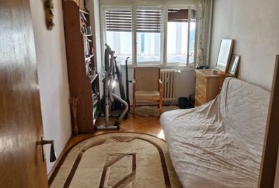 Apartament cu 3 camere decomandat în 1 Mai - 2