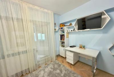 Apartament cu 4 camere decomandat în 1 Mai