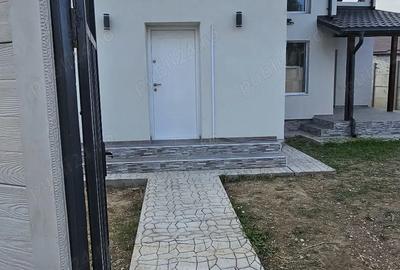 Casă cu 4 camere în Central