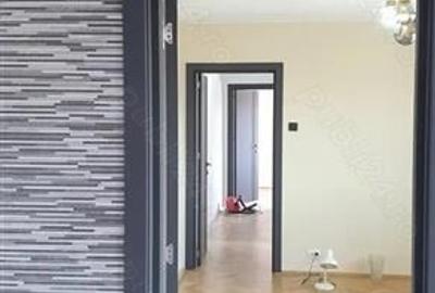 Apartament cu 3 camere semidecomandat în Circumvalațiunii