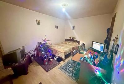 Garsonieră decomandată în Comuna din Paris - 8