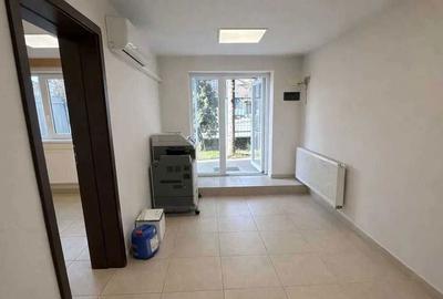 Spațiu comercial, de 40 mp, în Central - 9