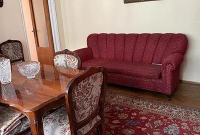 Apartament cu 3 camere semidecomandat în Obor
