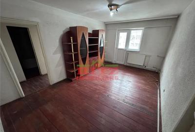 Apartament cu 3 camere semidecomandat în Central - 1