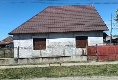 Casă cu 4 camere în Central - 2