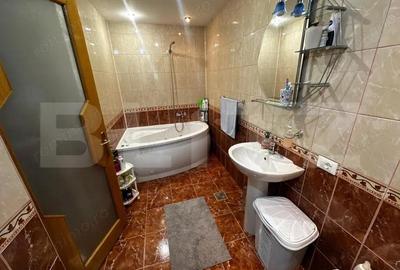 Casa spa?ioasa, aproape de centru, intr-o zona excelenta din Sebe? - 5