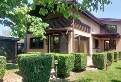 Casă individuală cu 6 camere cu Canalizare în Corbeanca - 1