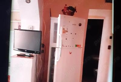Vand apartament cu 2camere in Rovinari.