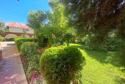 Casa individuala cu piscina. P+1+M. zona foarte buna - 12