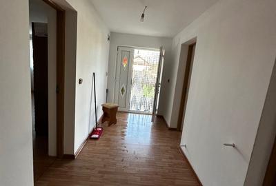 Casă cu 4 camere în Siliștea