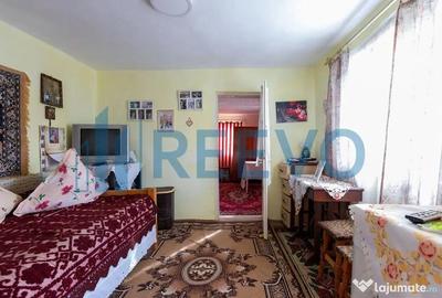 Casă cu 5 camere cu Teren 3365 Mp în Conțești - 1