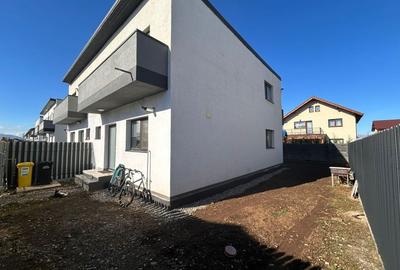 Casă cu 4 camere în Tărlungeni