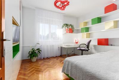 Vila 360 mp utili, teren 510 mp curte liberă 300 mp la 200 m de Parcul Circului - 14