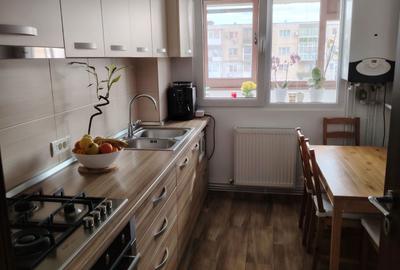 Apartament cu 3 camere decomandat în Geamăna - 2