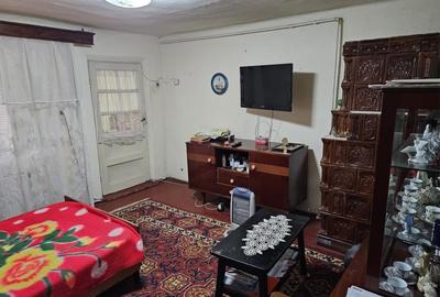 Casă individuală cu 4 camere cu Canalizare în Central - 9