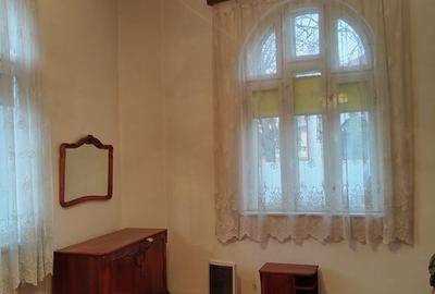 Casă cu 4 camere în Central - 2