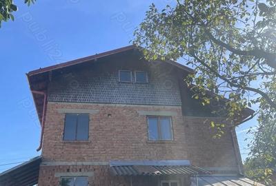 Casă cu Teren 500 Mp în Central