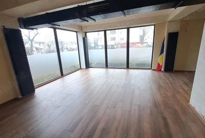 Spațiu comercial, de 120 mp, în Central - 3