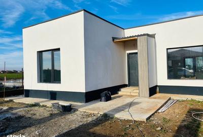 Casă cu 3 camere în Berceni - 1